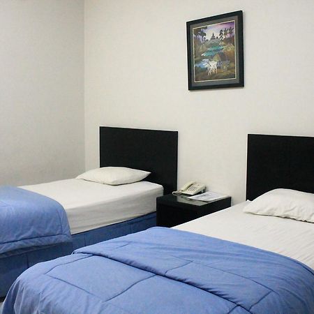 Carica Homestay Sorabaya Extérieur photo