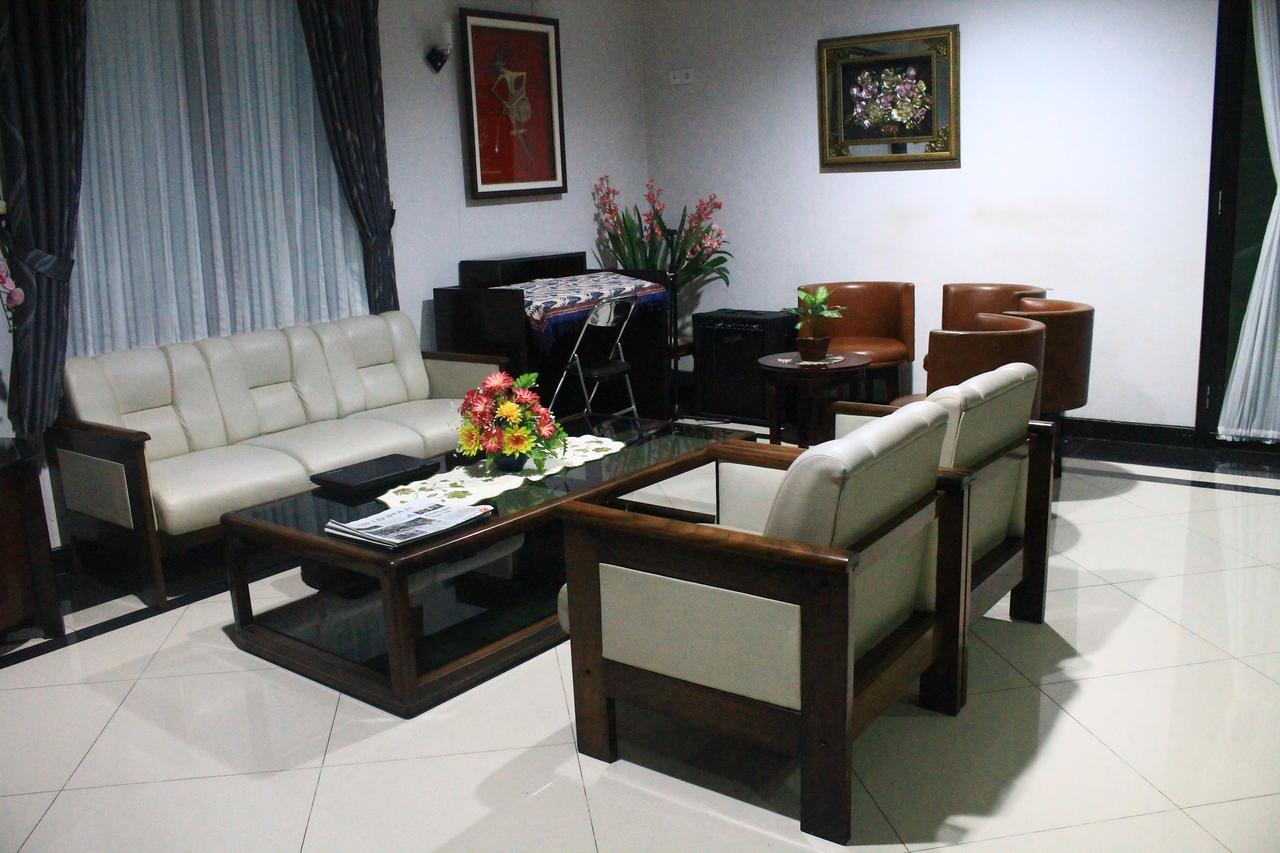 Carica Homestay Sorabaya Extérieur photo